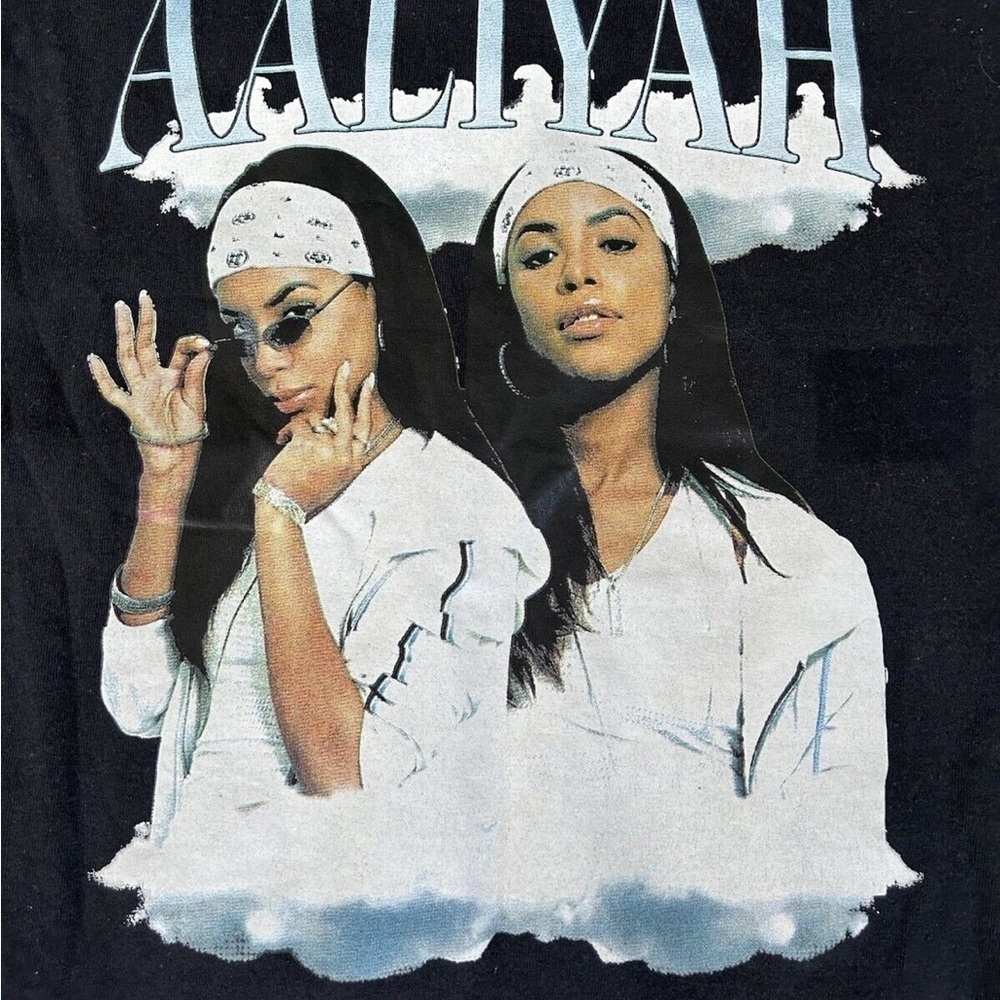 Aaliyah 90s Distressed Clouds Graphic Tee Size‎ Medium - Picture 2 of 7